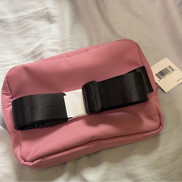 💜 - Zipper Pink Fanny Pack/Belt Bag Brand new - Picture 3 of 8